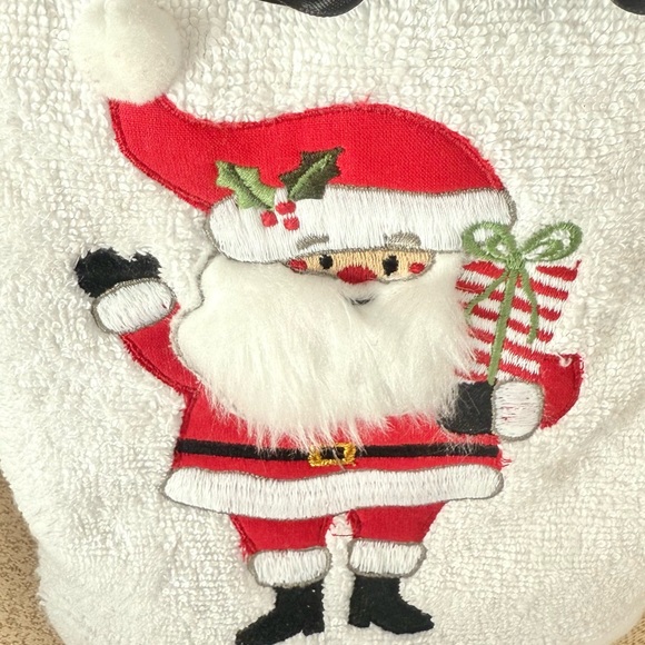 NWT SET OF 2 3D SANTA CLAUS Bathroom Hand Towels - Picture 2 of 8